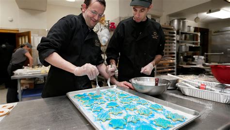 Milwaukee Jewish Bakery Teaches Adults With Special Needs Job Skills