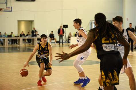 Basket Altra Sconfitta Per La Cestistica Vince La Stella Azzurra La