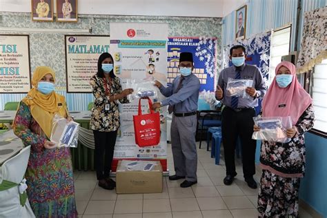 Jalan mohet, selangor darul ehsan. Sri Kota donates 20000 face mask to schools as classes ...