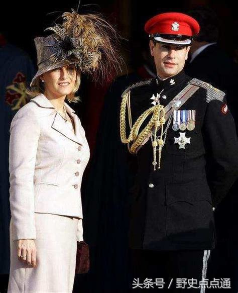 카피툰은 네이버웹툰 다음웹툰 카카오웹툰 레진코믹스 짬툰 투믹스 탑툰 만화책 미리보기 및 다시보기를 제공합니다. 54歲的愛德華王子，是英國女王最小的兒子，從事電視媒體行業 - 每日頭條