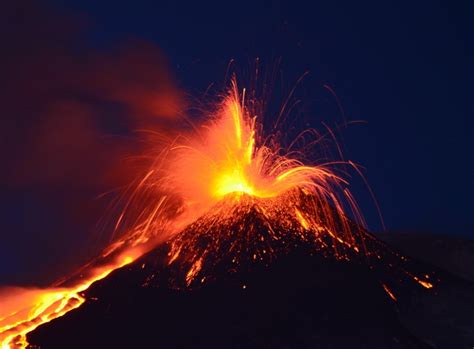 New Images Of Night Eruption At Mount Etna Strange Sounds