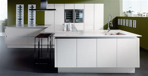 Los muebles de cocina más bonitos y originales de internet. Foto: Aran Lacado Satinado Blanco Calido del Perfil Gola ...