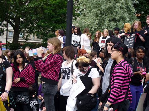 Mcr My Chemical Romance Emo Fans Protest Against Daily Mails