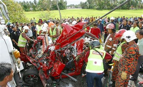 Kemalangan jalan raya sempat dirakam dashcam dan cctv yang berlaku di beberapa lokasi di sabah. Posted by Kemalangan Jalan Raya at 12:18 PM