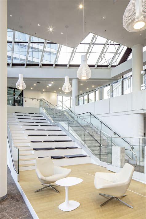 Dz bank also acts as a holding company for the entities in the dz bank group, each of which has its own strong brand and constitutes a key pillar in the range of financial products and services offered by the cooperative financial network. DZ Bank - Foyer - Frankfurt | RKW Architektur