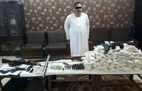 ضبط صاحب كافتريا بـ البرلس وبحوزته سلاح آلي و٤ أسلحة نارية ونصف مليون قرص مخدر بوابة الأهرام
