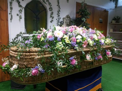 Lux Counter Wicker Casket With Flowers Beautifully Dressed Wicker Coffin Funeral Flowers