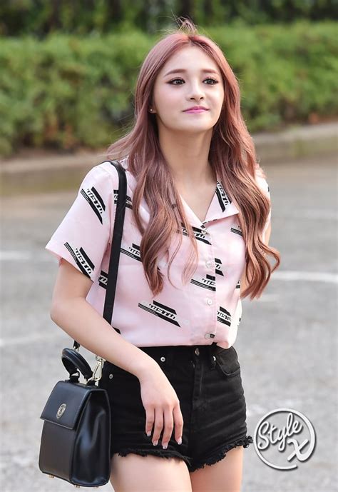 Brown hair is the second most common human hair color, after black hair. TRENDY HAIR COLOR FOR GIRLS : PINK-BROWN - Kpop Korean ...