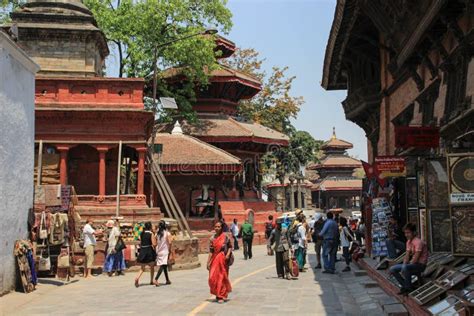 La Principal Atracción De Katmandú Es La Plaza Durbar Con El Palacio