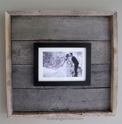Need picture frames but prefer not to diy? Easy diy Pallet Wood Frame-013 - Scavenger Chic