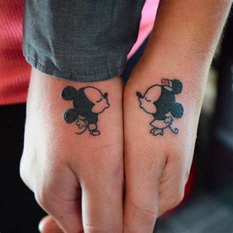 Tätowierungen Für Paare Disney Motive Micky Mouse Und Minnie Mouse Kuss Disney Micky