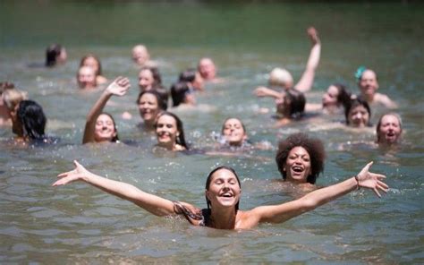 How Driven Helped 100 Women Feel Good In Skinny Dipping Spot Grace Dent Ad Campaign On Set