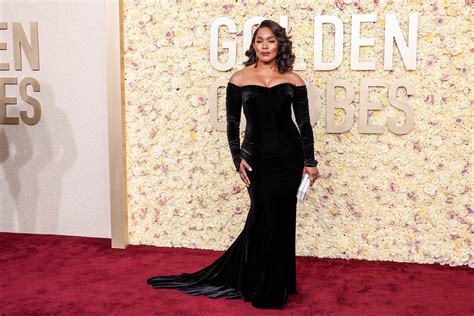 Angela Bassett Arrives At The Red Carpet For The St Golden Globe