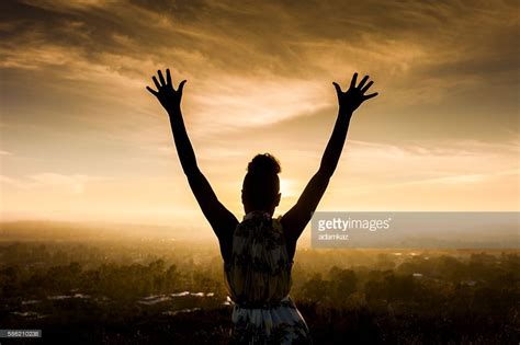 Foto De Stock African American Woman Raising Arms At Sunset Emotional