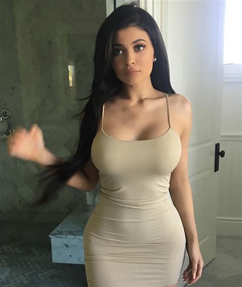 Kylie Jenner Flaunts Curves New Look In Sultry Instagram Photos