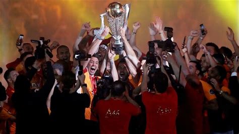 Galatasaray Receive Turkish League Trophy Football