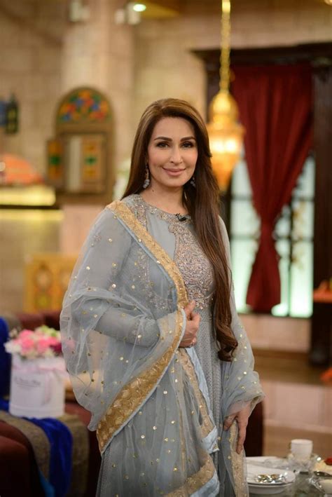 Actress Reema Khan Jets Off To The Holy City Makkah For Umrah In