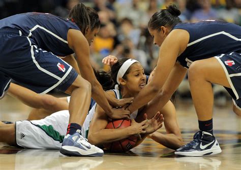 Notre Dame Edges Uconn And Returns To Ncaa Final The New York Times