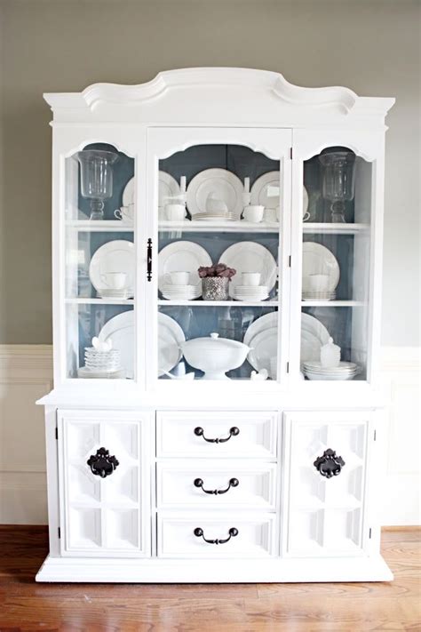 See how expert design professionals created beautiful spaces to display their clients' curated china and ceramics collections. Pin on Crafts