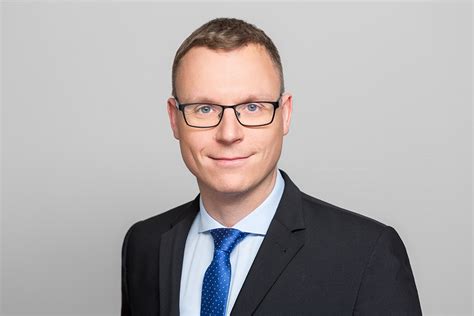 Nora alexandra minta warganet bijak menggunakan sosial media. Team | ATC Wirtschaftsprüfer Steuerberater Berlin