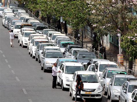 One Million Cars Choke Mumbai Roads Distilnfo Safety