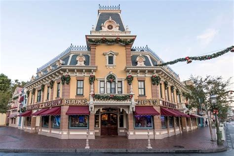 Guide To Main Street At Disneyland Inside The Magic