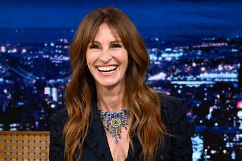 LEAVE THE WORLD BEHIND Star Julia Roberts In Erdem On THE TONIGHT SHOW STARRING JIMMY FALLON
