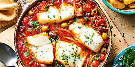 4 cod fillets, 100g of black olives, 800g of tinned chopped tomatoes, 2 garlic cloves, peeled, 1 tbsp of capers, 2 tsp sugar, 8 basil leaves, torn, 300g of brown rice, 650ml of water. Baked cod with olives and chorizo - Recipes - Co-op