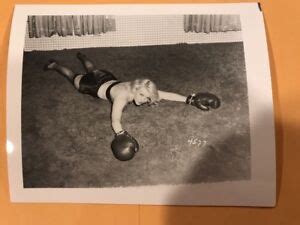 4 X 5 ORIGINAL NEGATIVE PHOTO FROM IRVING KLAW ARCHIVES Women Boxing