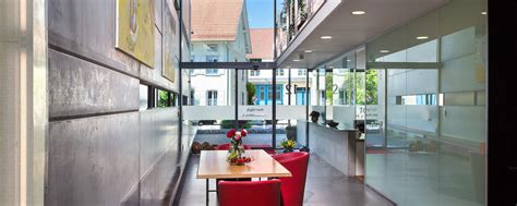 It was owned by several entities, from baerbel baier of bb service to felix preuß of netcup gmbh, it was hosted by greatnet new media., netcup gmbh and others. Rezeption / Zimmer / Frühstück | Rotes Haus | Bed ...