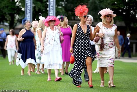 Glamorous Newmarket Racegoers Show Off Finest Attire At Ladies Day Hot Fashion News