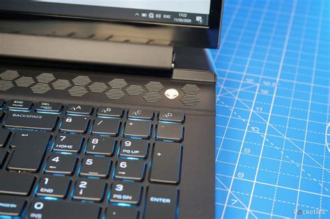 Alienware M17 R2 Review 17 Inch Showstopper Pocket Lint