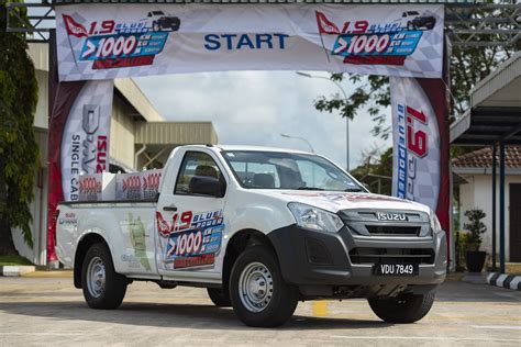 It is available in 2.5l or 3.0l vgs turbo intercooler deisel engine with manual or automatic transmission. Isuzu D-Max 1.9 Blue Power Takes The High Road In 1K Dura ...