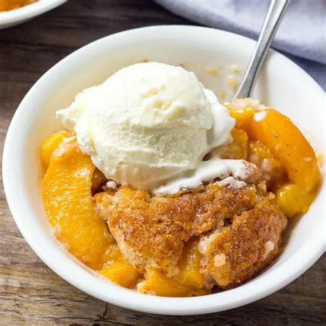 Peach Cobbler Recipe ⋆ Real Housemoms