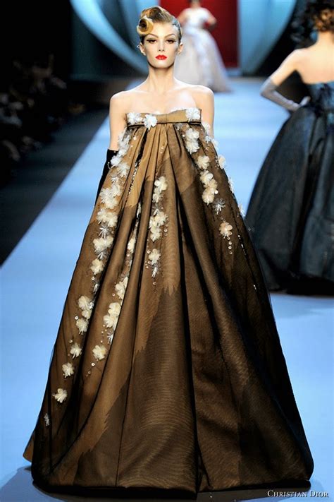 Material is high quality silk gauze.the model in the picture wears 6 slices of hanbok skirt with full korean hanbok petticoat. korean wedding dress traditional (Hanbok) | FASHION STYLE