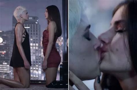 Camila Queiroz e Agatha Moreira se pegaram gostoso em sexo lésbico na cena de Verdades Secretas