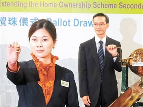 小編為萌白重度粉，以下為萌白本人聯絡資訊： pr社：萌白醬（已關） tumblr：anazawasea 唯一qq：562562969 唯一微信：mengbailuoli233 微博：@甜味瀰漫 @軟軟呢喃. 「白居二」最快2017年中檢討 - 香港文匯報