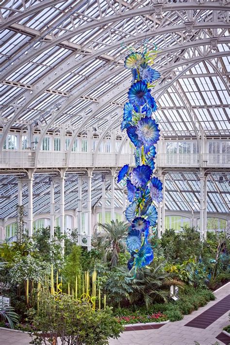 Dale Chihulys Glass Sculptures Are In Bloom At Kew Gardens Chihuly