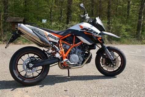 This bike is the ultimate hooligan machine. KTM 990 SMR Bj.09 nur 700 KM : Biete