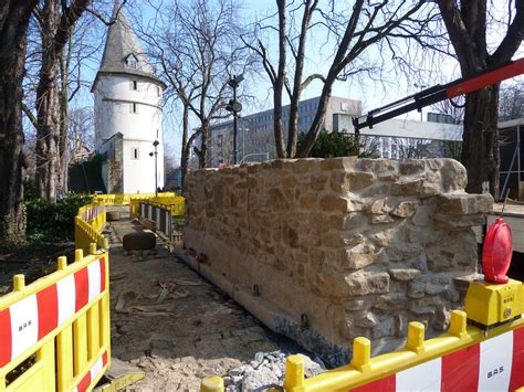 Manchester city 2, borussia dortmund 1. Historische Stadtmauer in Dortmund gefunden und aufgebaut ...