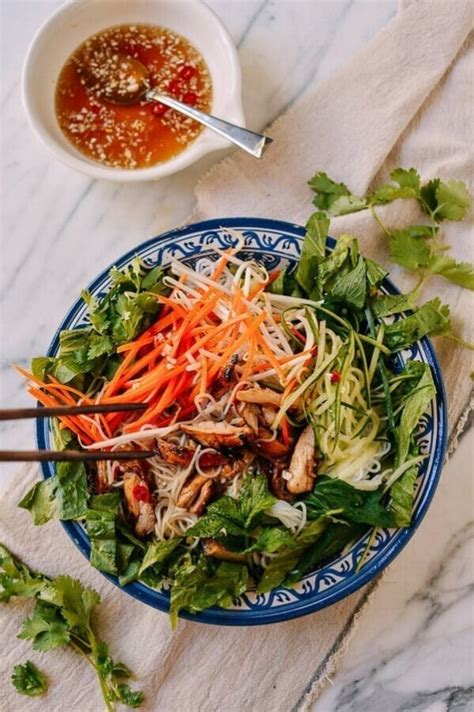 Vietnamese Rice Noodle Salad With Chicken The Woks Of Life