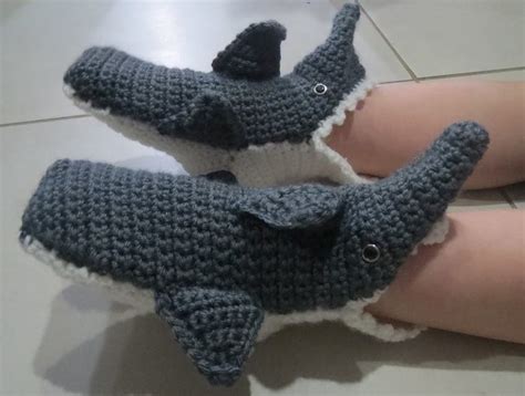 As an amazon associate i earn from this is a simplified version of my very popular knitted owl slipper pattern. 7 Free Patterns for Crochet Shark Slippers | Shark Crochet ...