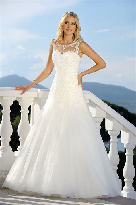Sie bietet eine vielzahl verschiedener stile. Ladybird 2019 Brautkleid - 419004 | Brautmode, Kleider ...