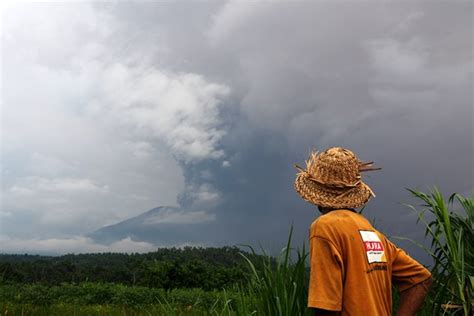 Fears Bali Volcano Eruption Will Repeat Devastating 1963 Blast That