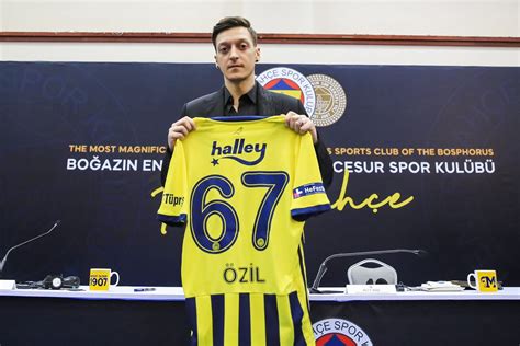 Mesut Ozil Is Unveiled As A Fenerbahce Player 📝 Futbolcular Cesur