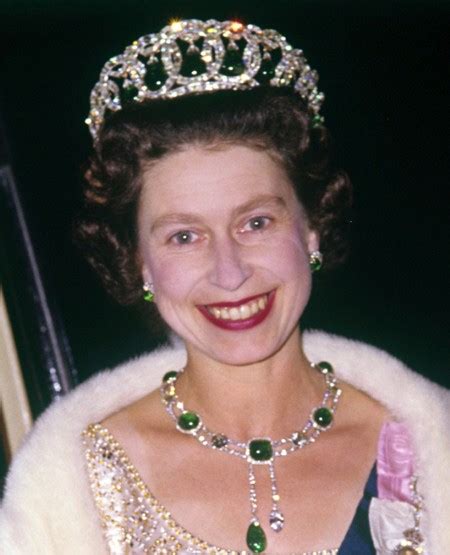 Happy 91st birthday to queen elizabeth ii. Queen Elizabeth's tiaras and crowns - Fashion Galleries ...