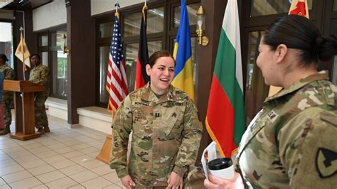 Usag Rp Welcomes New Hhc Commander Article The United States Army