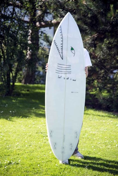 Le laboratoire de design de la marque automobile peugeot vient de réaliser, en signe de clin d'oeil pour le goodwood festival of speed, une planche de surf nommée gti surfboard. Paul UX SurfBoards | Planche de surf, Surf
