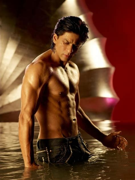 Watch Out For Shah Rukh Khans Sexy Eight Pack Abs In Happy New Year