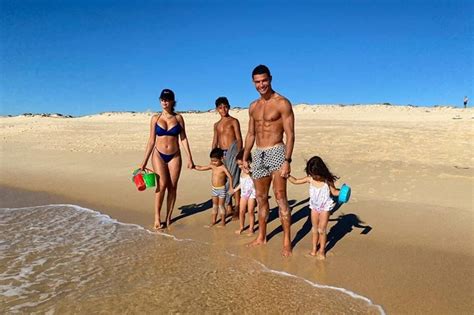 Ronaldo E Georgina Em Família Nas Praias Da Comporta A Ferver Vidas